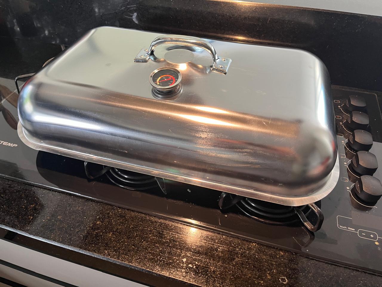 Forninho de aço inox com termômetro, sobre cooktop